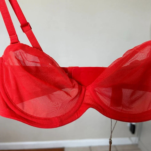 SKIMS ULTRA FINE MESH STRAPLESS BRA IN POPPY 30C - Picture 4 of 7